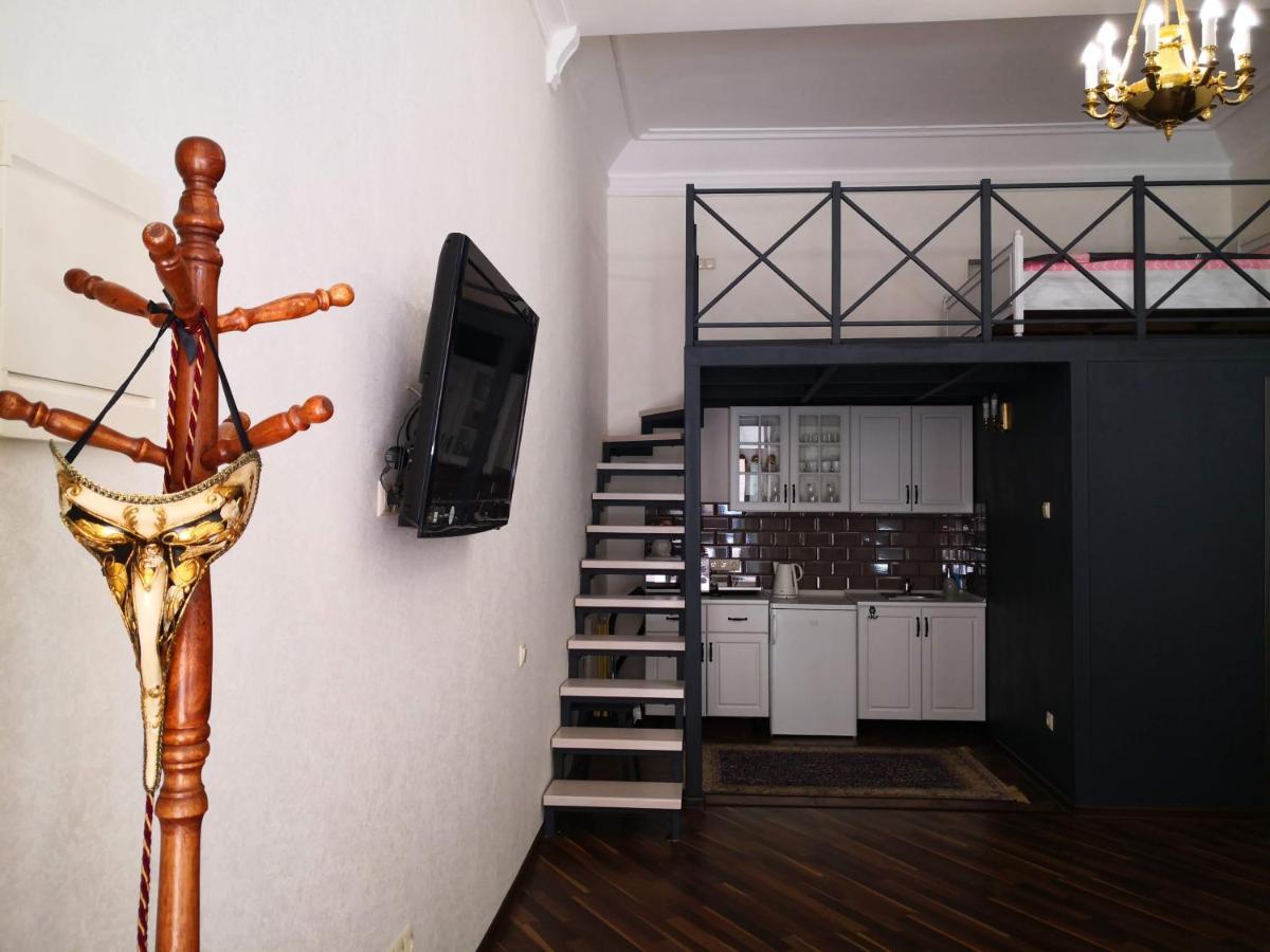 Затишні Апартаменти, Вулиця Дерибасівська, 13 Odesa Exterior photo
