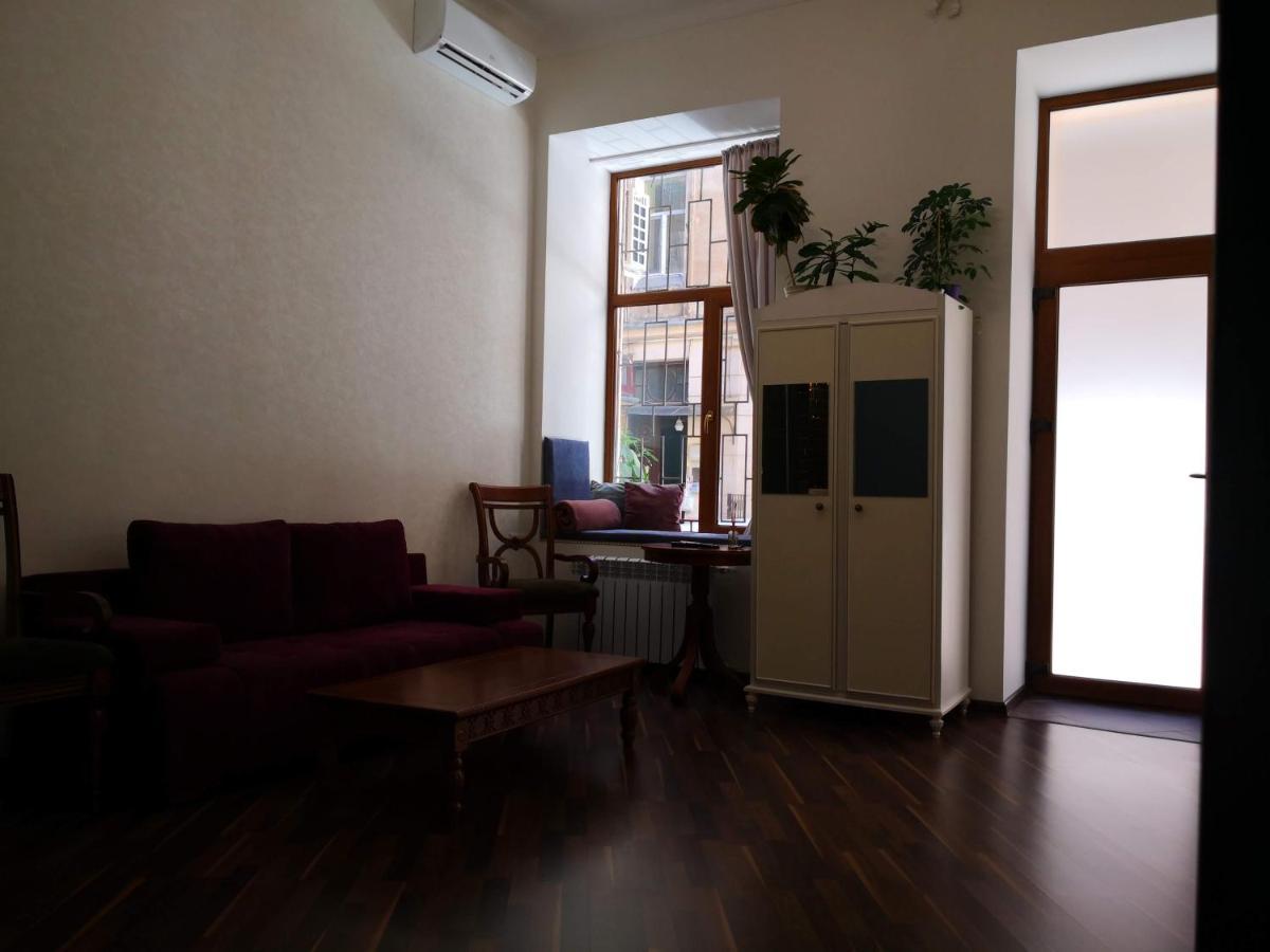 Затишні Апартаменти, Вулиця Дерибасівська, 13 Odesa Exterior photo